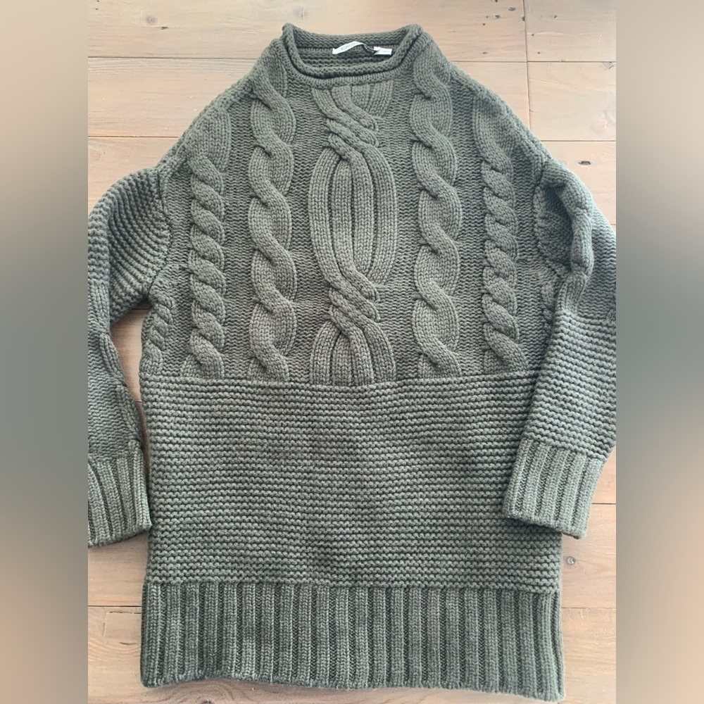 Agnona luxury 100% cashmere cable knit sweater